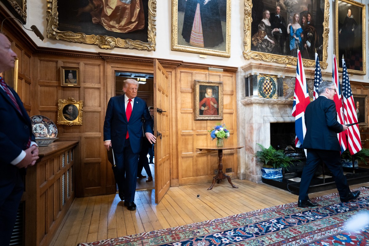 President Donald Trump and UK Prime Minister Keir Starmer hold a press conference at Chequers at the conclusion of a state visit on Thursday, September 18, 2025 in Aylesbury, England. (Official White House Photo by Andrea Hanks)