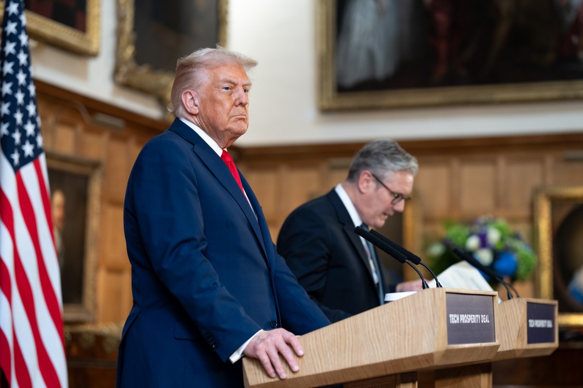 President Donald Trump and UK Prime Minister Keir Starmer hold a press conference at Chequers at the conclusion of a state visit on Thursday, September 18, 2025 in Aylesbury, England. (Official White House Photo by Andrea Hanks)