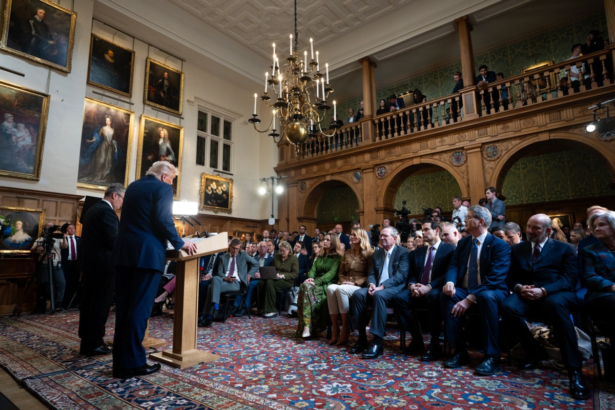 President Donald Trump and UK Prime Minister Keir Starmer hold a press conference at Chequers at the conclusion of a state visit on Thursday, September 18, 2025 in Aylesbury, England. (Official White House Photo by Andrea Hanks)