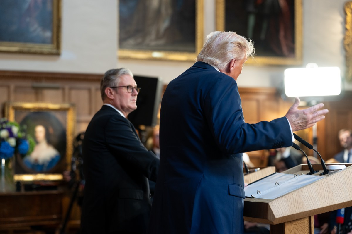 President Donald Trump and UK Prime Minister Keir Starmer hold a press conference at Chequers at the conclusion of a state visit on Thursday, September 18, 2025 in Aylesbury, England. (Official White House Photo by Andrea Hanks)