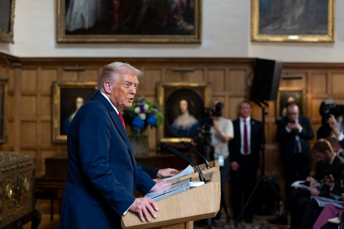 President Donald Trump and UK Prime Minister Keir Starmer hold a press conference at Chequers at the conclusion of a state visit on Thursday, September 18, 2025 in Aylesbury, England. (Official White House Photo by Andrea Hanks)
