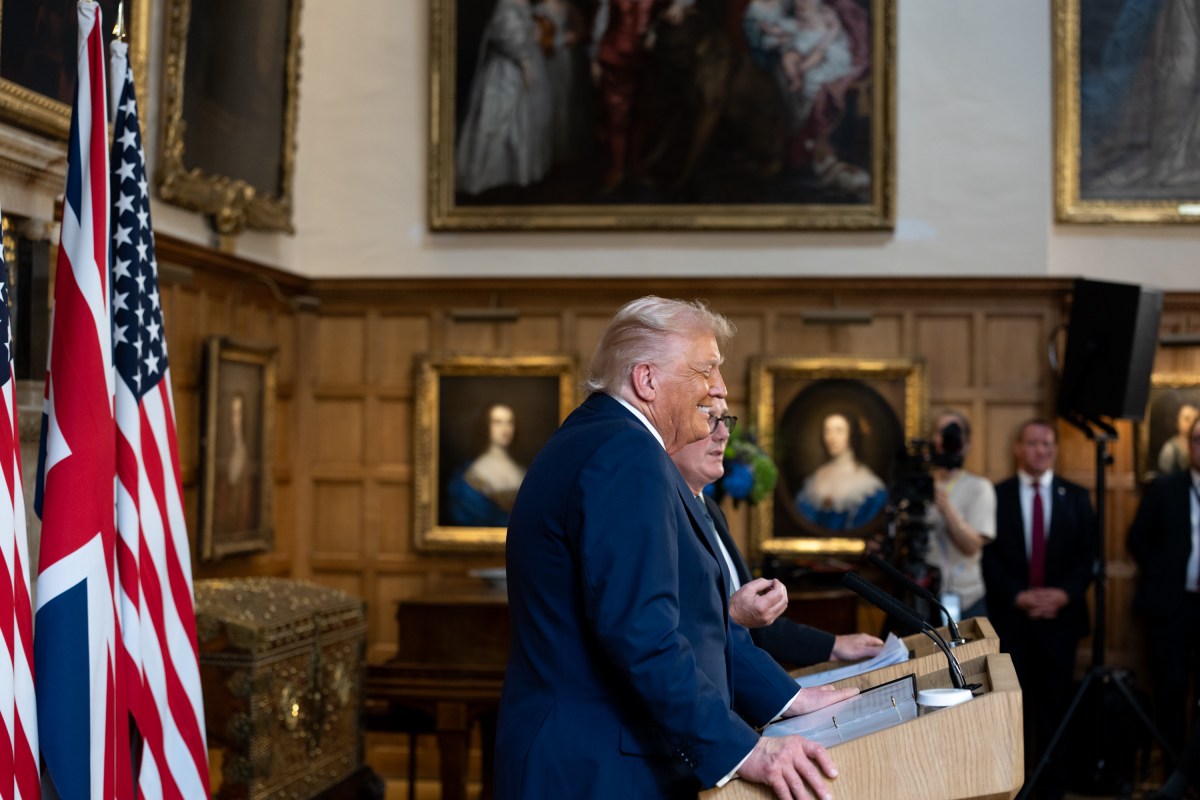 President Donald Trump and UK Prime Minister Keir Starmer hold a press conference at Chequers at the conclusion of a state visit on Thursday, September 18, 2025 in Aylesbury, England. (Official White House Photo by Andrea Hanks)