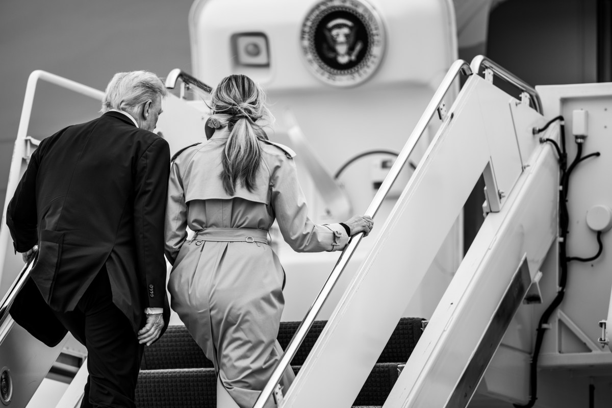 President Donald Trump and First Lady Melania Trump disembark Marine One at Joint Base Andrews, Maryland on Tuesday, September 16, 2025, and board Air Force One en route London Stansted Airport in London, England. (Official White House Photo by Daniel Torok)
