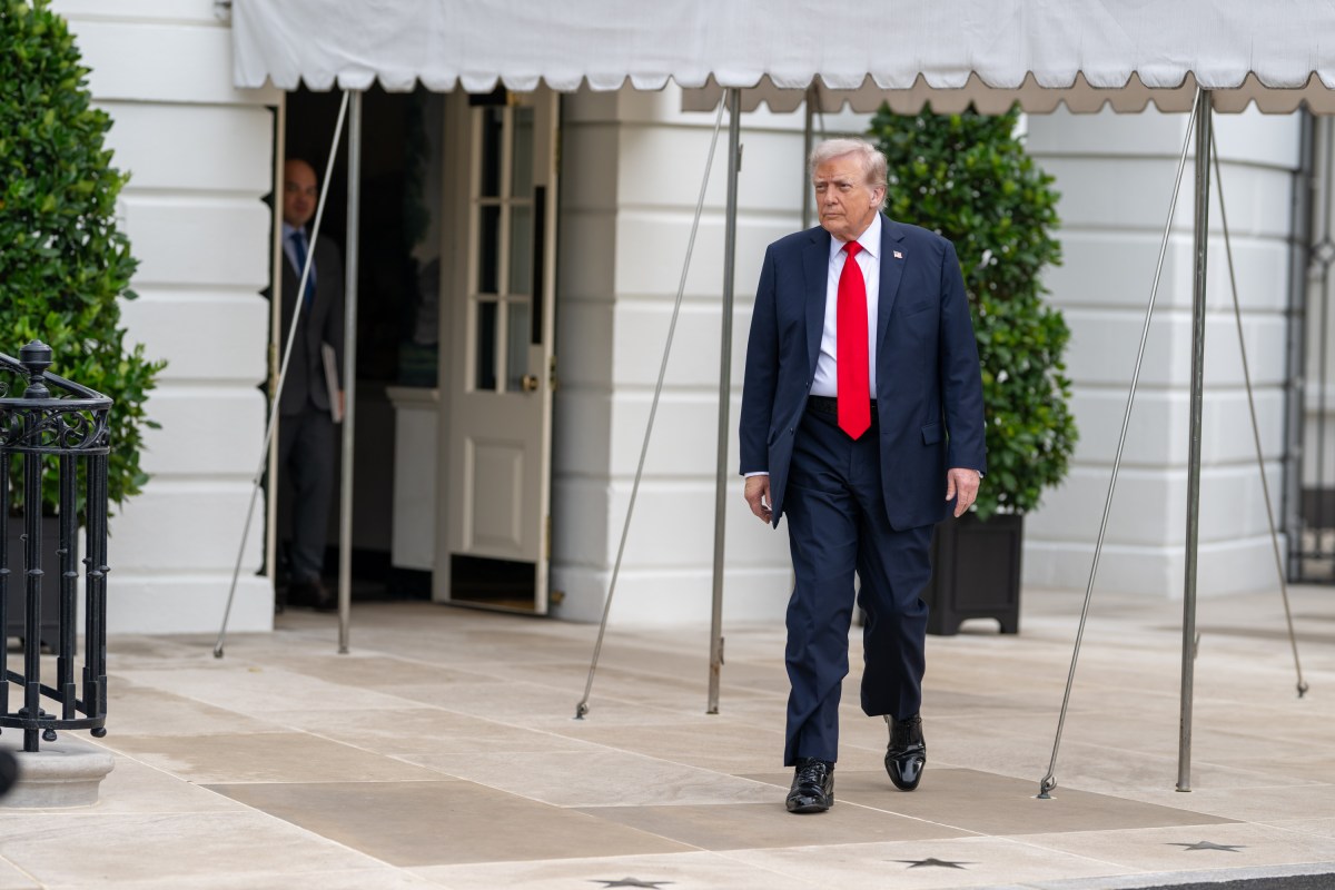 The President departs the White House and gaggles with the press on the South Lawn before boarding HMX-1 to begin traveling to the United Kingdom on Tuesday, September 15th, 2025. (Official White House Photo by Harrison Koeppel)