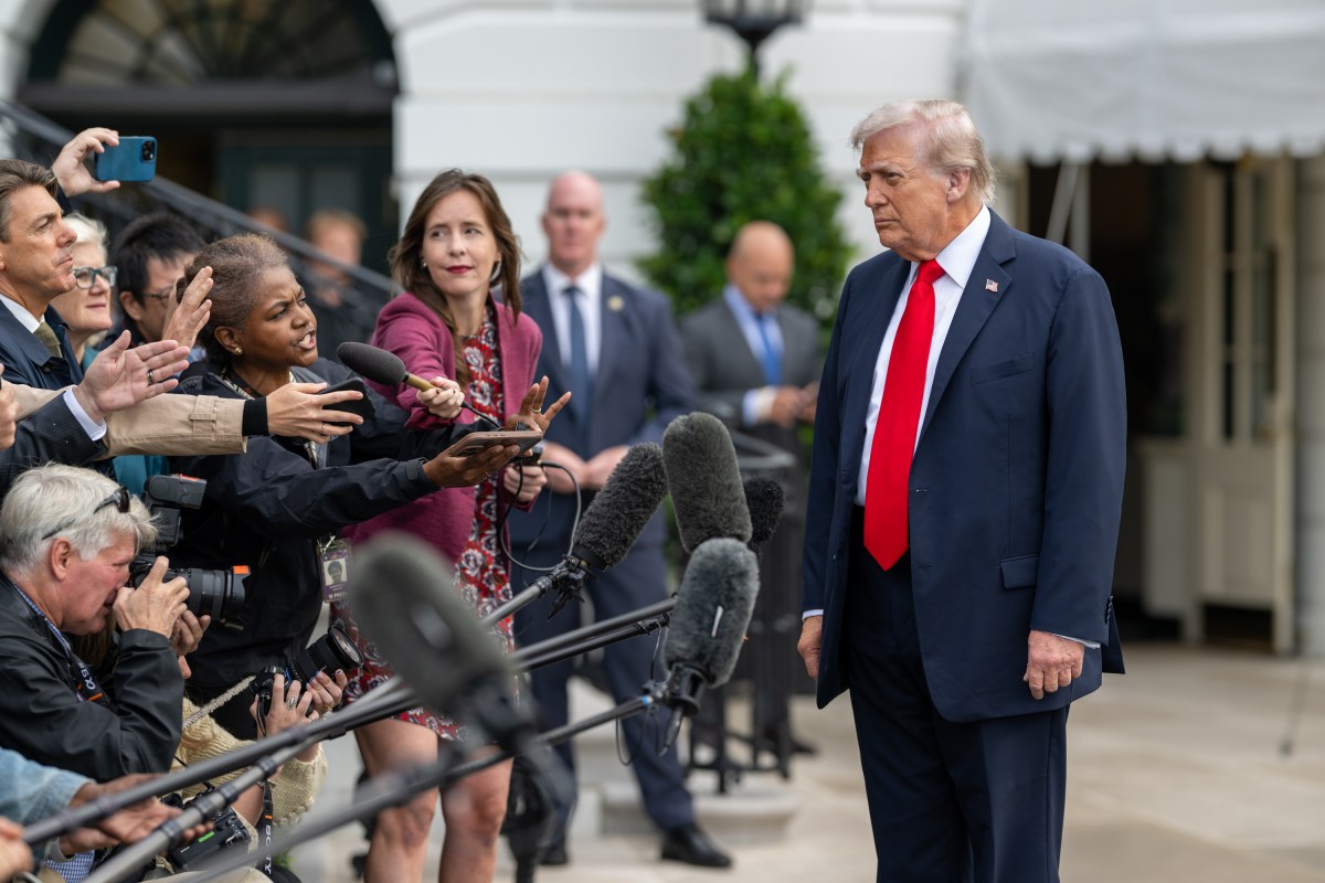 The President departs the White House and gaggles with the press on the South Lawn before boarding HMX-1 to begin traveling to the United Kingdom on Tuesday, September 15th, 2025. (Official White House Photo by Harrison Koeppel)