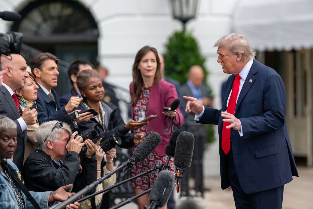 The President departs the White House and gaggles with the press on the South Lawn before boarding HMX-1 to begin traveling to the United Kingdom on Tuesday, September 15th, 2025. (Official White House Photo by Harrison Koeppel)