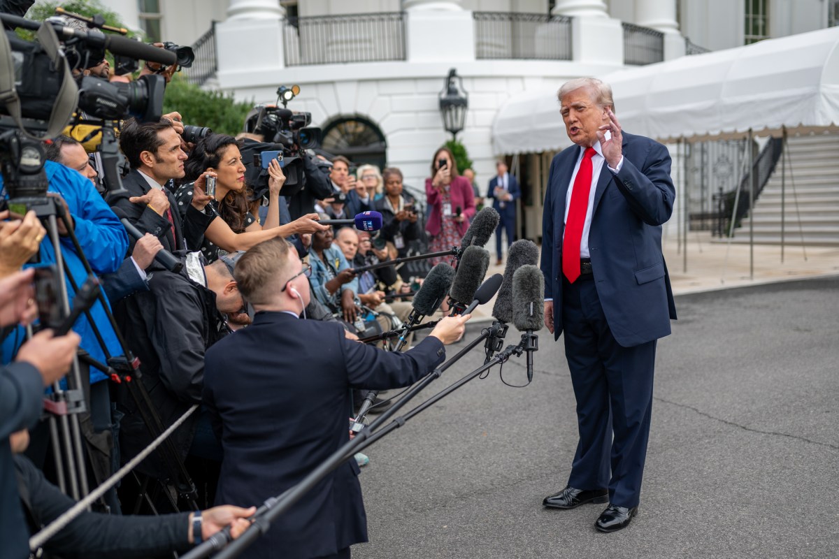 The President departs the White House and gaggles with the press on the South Lawn before boarding HMX-1 to begin traveling to the United Kingdom on Tuesday, September 15th, 2025. (Official White House Photo by Harrison Koeppel)