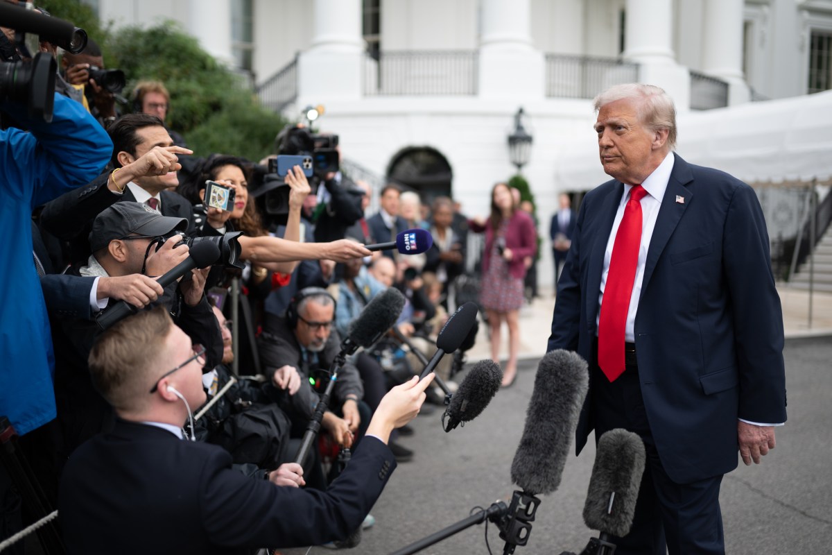 The President departs the White House and gaggles with the press on the South Lawn before boarding HMX-1 to begin traveling to the United Kingdom on Tuesday, September 15th, 2025. (Official White House Photo by Harrison Koeppel)