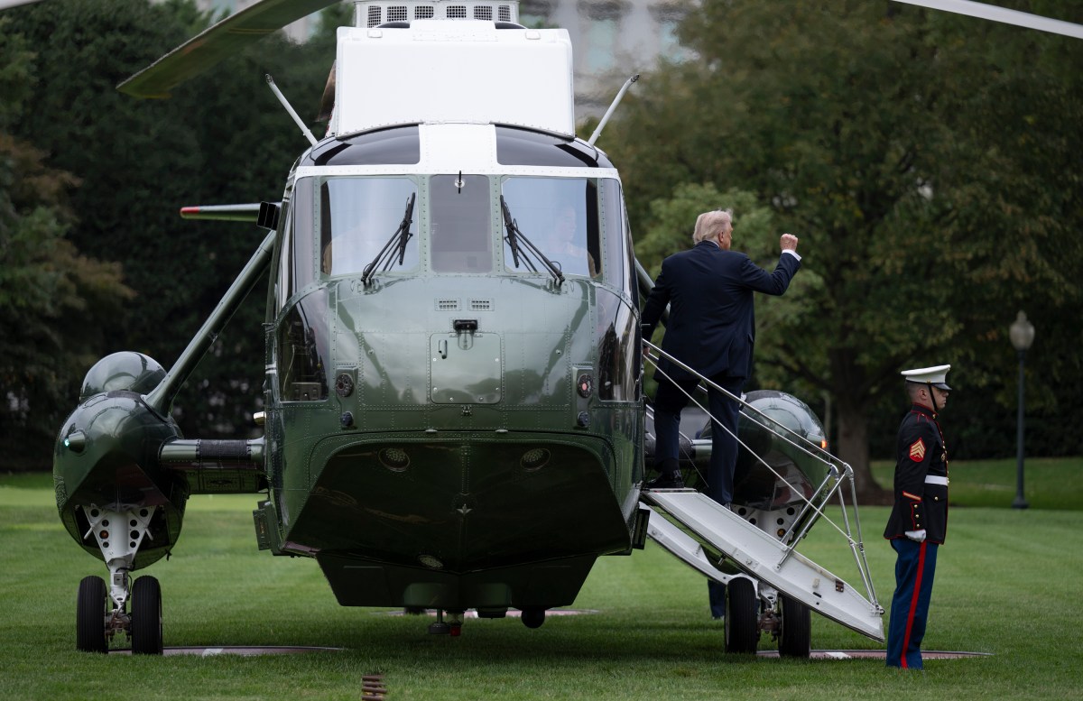 President Donald Trump boards Marine One on the South Lawn of the White House en route to Joint Base Andrews, Maryland on Tuesday, September 16, 2025 for a trip to London. (Official White House Photo by Molly Riley)