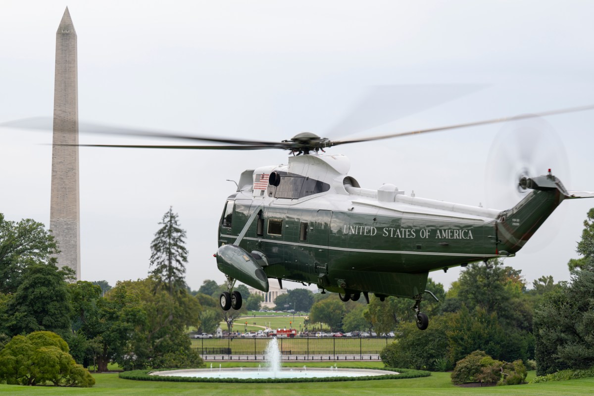 President Donald Trump and First Lady Melania Trump board Marine One on the South Lawn of the White House en route to Joint Base Andrews, Maryland on Tuesday, September 16, 2025 for a trip to London. (Official White House Photo by Molly Riley)