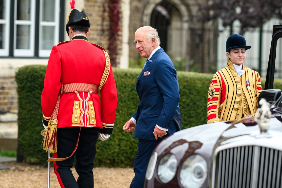 President Donald Trump and First Lady Melania Trump are greeted by King Charles III, Queen Camilla, and the Prince and Princess of Wales, William and Katherine, at the landing zone at Windsor Castle in Windsor, England on Wednesday, September 17, 2025. (Official White House Photo by Daniel Torok)