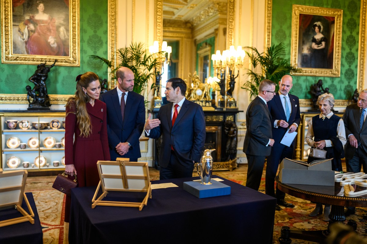President Donald Trump and First Lady Melania Trump are greeted by King Charles III, Queen Camilla, and the Prince and Princess of Wales, William and Katherine, at the landing zone at Windsor Castle in Windsor, England on Wednesday, September 17, 2025. (Official White House Photo by Daniel Torok)