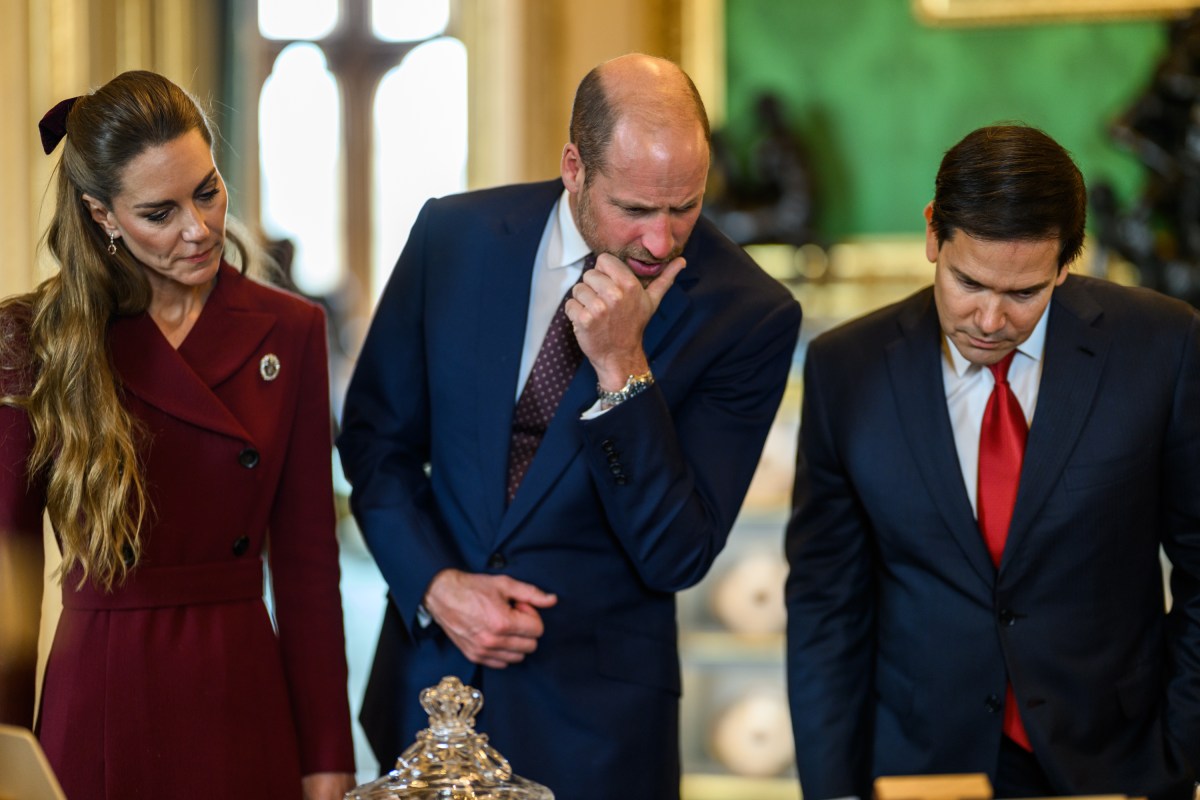 President Donald Trump and First Lady Melania Trump are greeted by King Charles III, Queen Camilla, and the Prince and Princess of Wales, William and Katherine, at the landing zone at Windsor Castle in Windsor, England on Wednesday, September 17, 2025. (Official White House Photo by Daniel Torok)