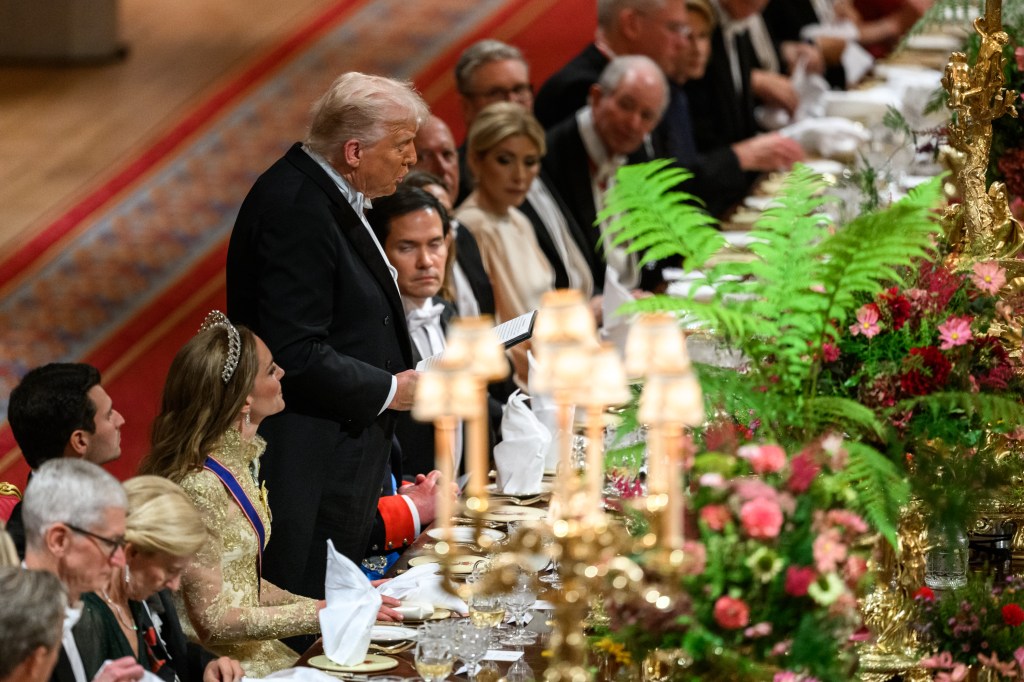President Donald Trump and First Lady Melania Trump attend a State Banquet with King Charles III and Queen Camilla at Windsor Castle in Windsor, England on Wednesday, September 17, 2025. (Official White House Photo by Daniel Torok)