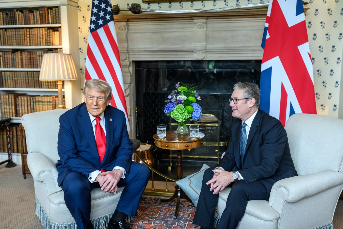 President Donald Trump poses for a portrait with Prime Minister Keir Starmer at Chequers in Buckinghamshire, England, Thursday, September 18, 2025. (Official White House Photo by Daniel Torok)