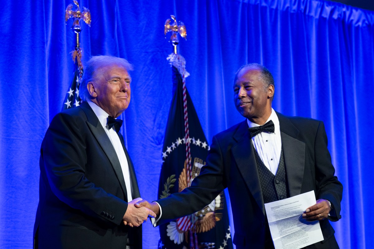 President Donald Trump is introduced by Ben Carson before delivering remarks at the American Cornerstone Institute Founders’ Dinner, Saturday, September 20, 2025, at Mount Vernon, Virginia. (Official White House Photo by Joyce N. Boghosian)