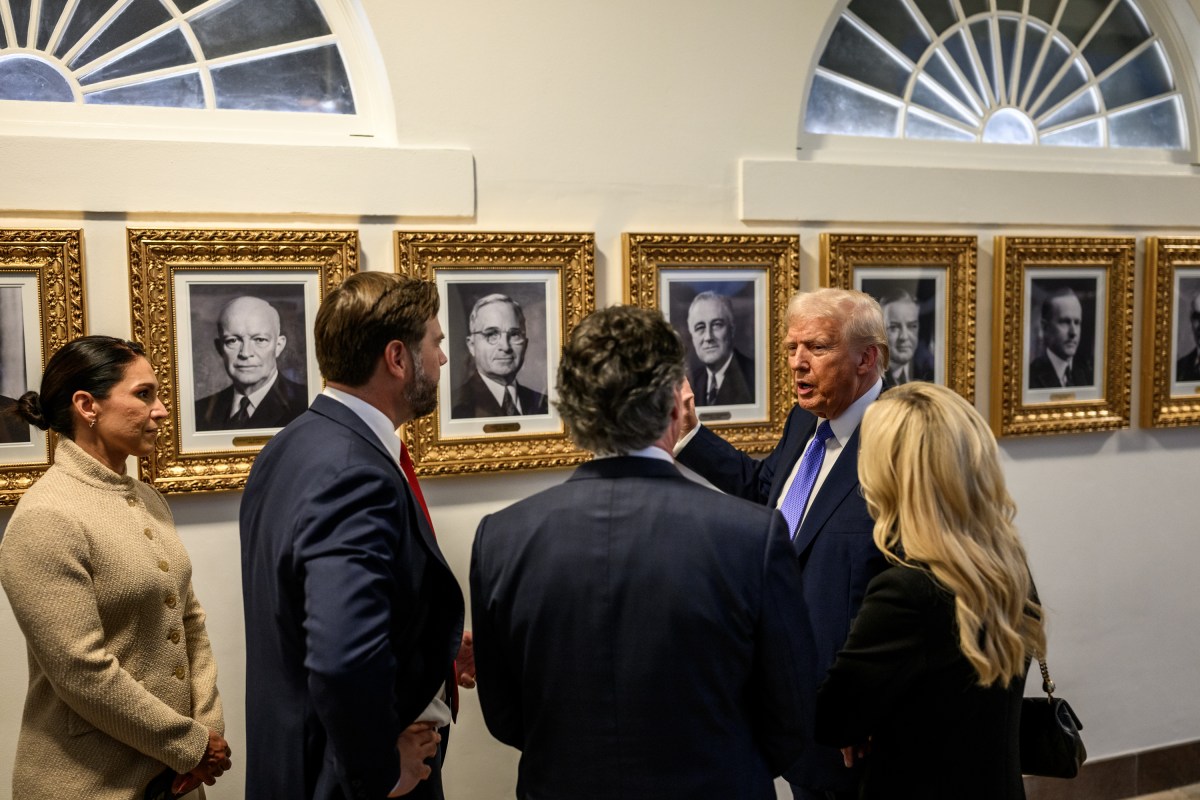 President Donald Trump speaks with Cabinet secretaries and White House staff on the West Colonnade before a dinner in the Rose Garden, Wednesday, September 24, 2025. (Official White House Photo by Molly Riley)