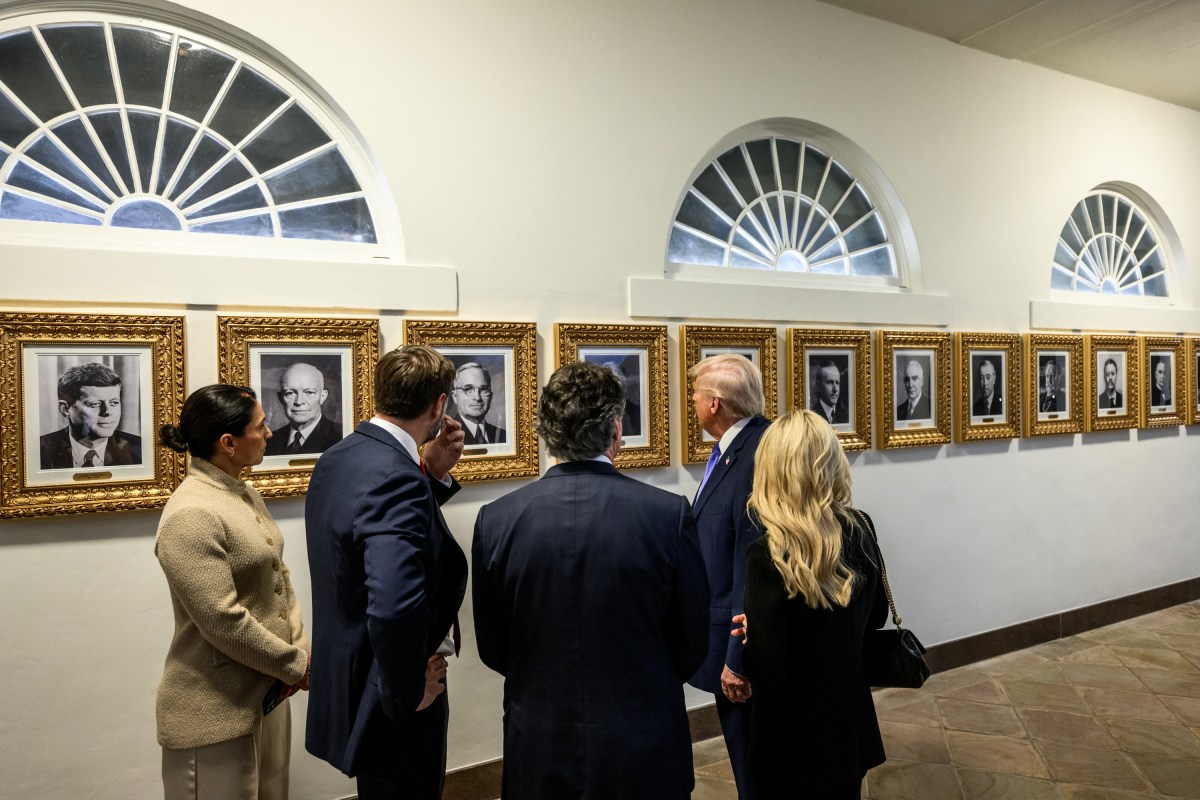 President Donald Trump speaks with Cabinet secretaries and White House staff on the West Colonnade before a dinner in the Rose Garden, Wednesday, September 24, 2025. (Official White House Photo by Molly Riley)