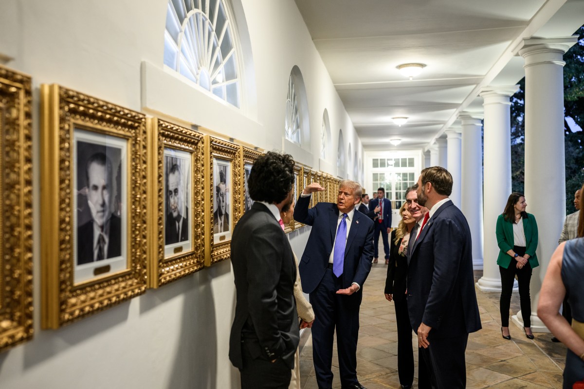 President Donald Trump speaks with Cabinet secretaries and White House staff on the West Colonnade before a dinner in the Rose Garden, Wednesday, September 24, 2025. (Official White House Photo by Molly Riley)