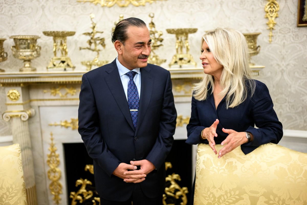 Chief of Protocol Monica Crowley speaks with Prime Minister Shehbaz Sharif and Field Marshal Asim Munir of Pakistan before meeting with President Donald Trump in the Oval Office, Thursday, September 25, 2025. (Official White House Photo by Daniel Torok)