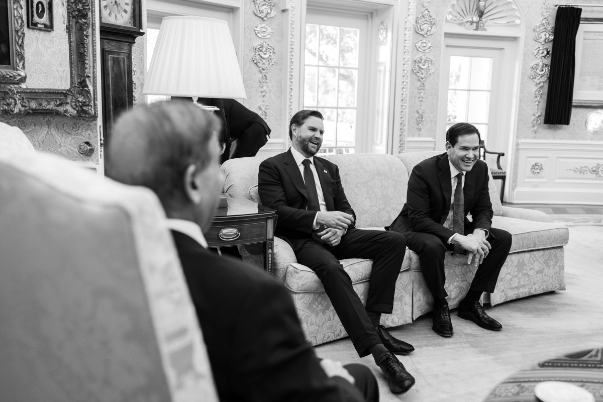 Vice President JD Vance and Secretary of State Marco Rubio look on as President Donald Trump meets with Prime Minister Shehbaz Sharif and Field Marshal Asim Munir of Pakistan, Thursday, September 25, 2025, in the Oval Office. (Official White House Photo by Daniel Torok)