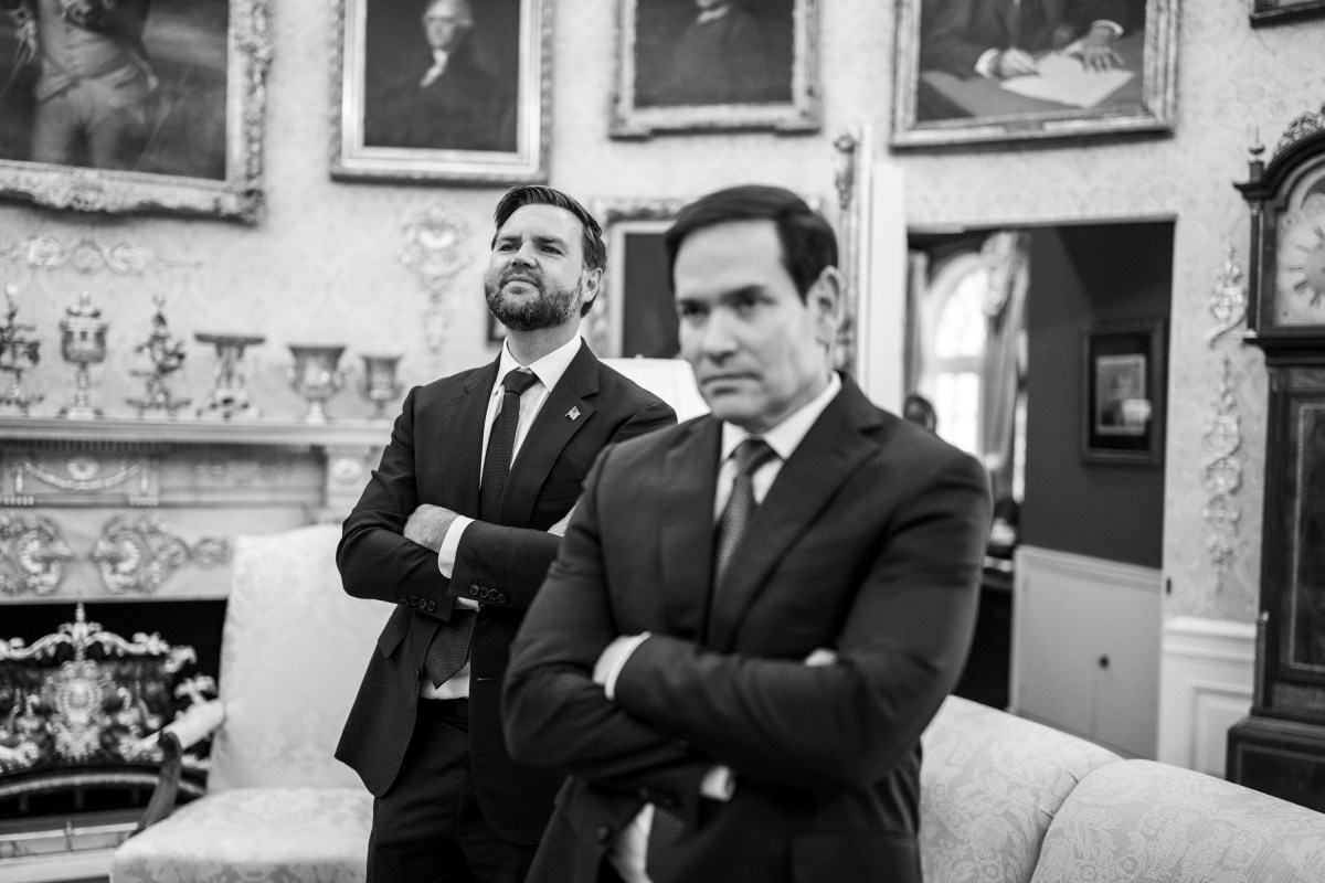 Vice President JD Vance and Secretary of State Marco Rubio look on as President Donald Trump meets with Prime Minister Shehbaz Sharif of Pakistan, Thursday, September 25, 2025, in the Oval Office. (Official White House Photo by Daniel Torok)