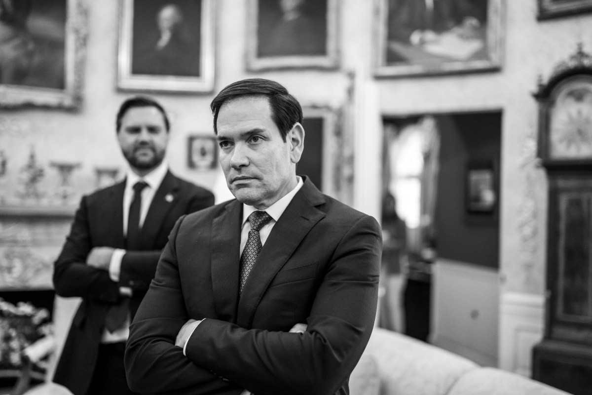 Vice President JD Vance and Secretary of State Marco Rubio look on as President Donald Trump meets with Prime Minister Shehbaz Sharif of Pakistan, Thursday, September 25, 2025, in the Oval Office. (Official White House Photo by Daniel Torok)