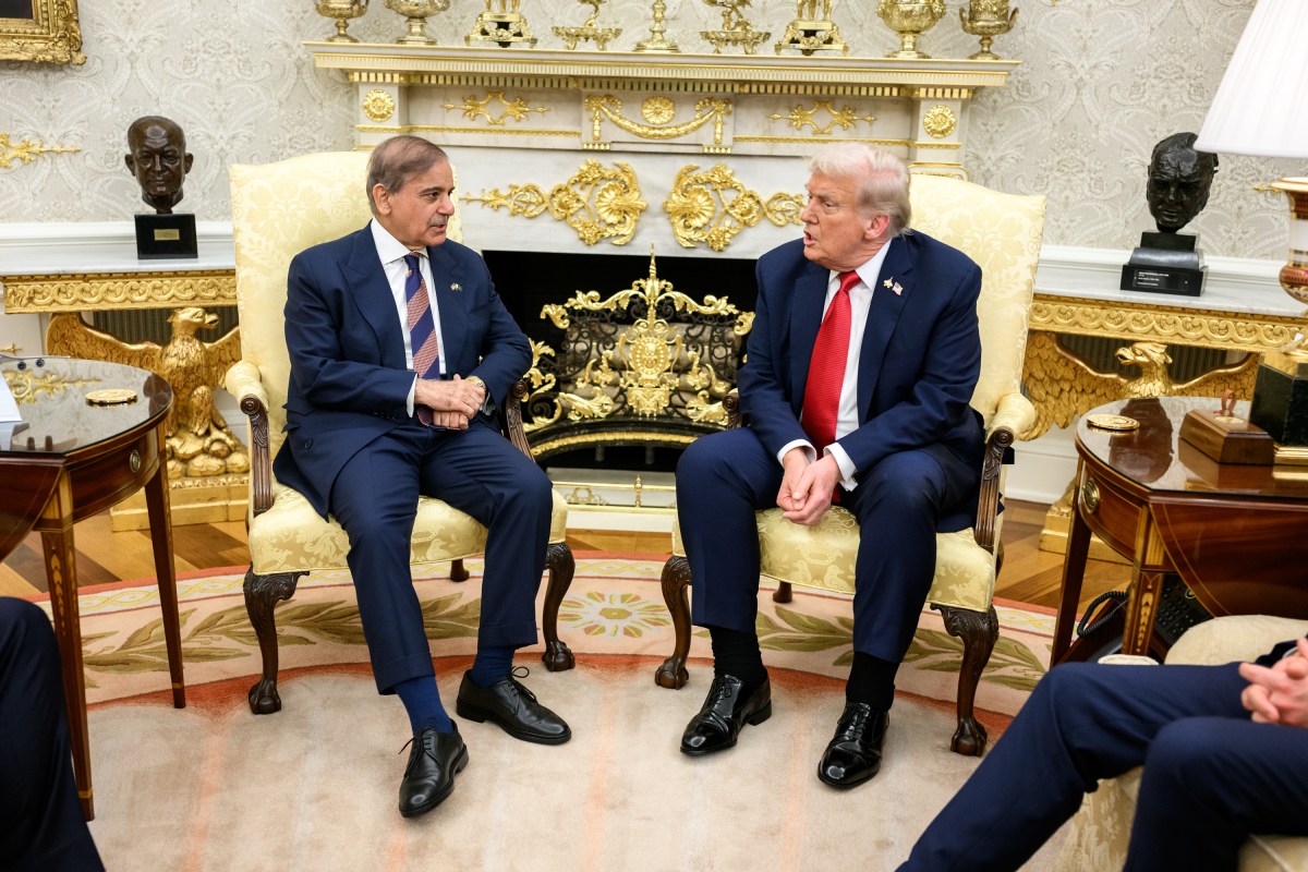 President Donald Trump meets with Prime Minister Shehbaz Sharif and Field Marshal Asim Munir of Pakistan, Thursday, September 25, 2025, in the Oval Office. (Official White House Photo by Daniel Torok)