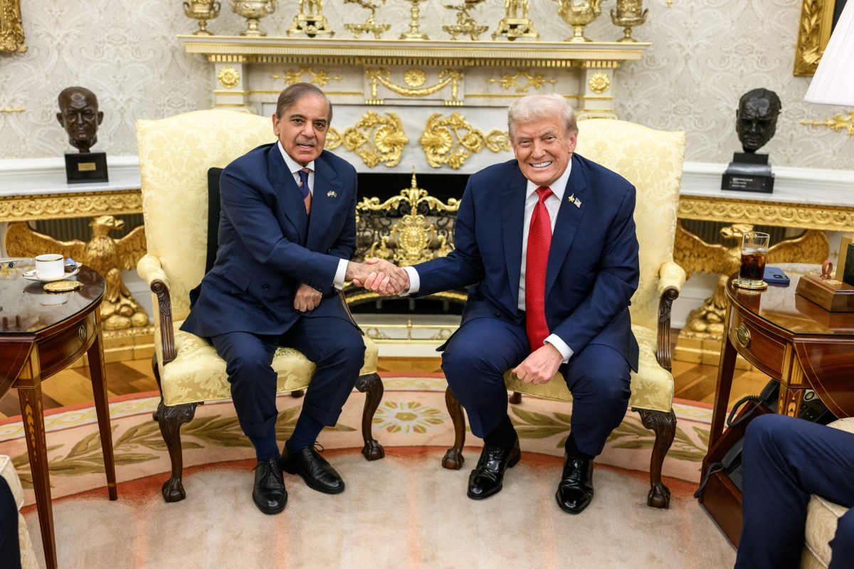 President Donald Trump meets with Prime Minister Shehbaz Sharif and Field Marshal Asim Munir of Pakistan, Thursday, September 25, 2025, in the Oval Office. (Official White House Photo by Daniel Torok)