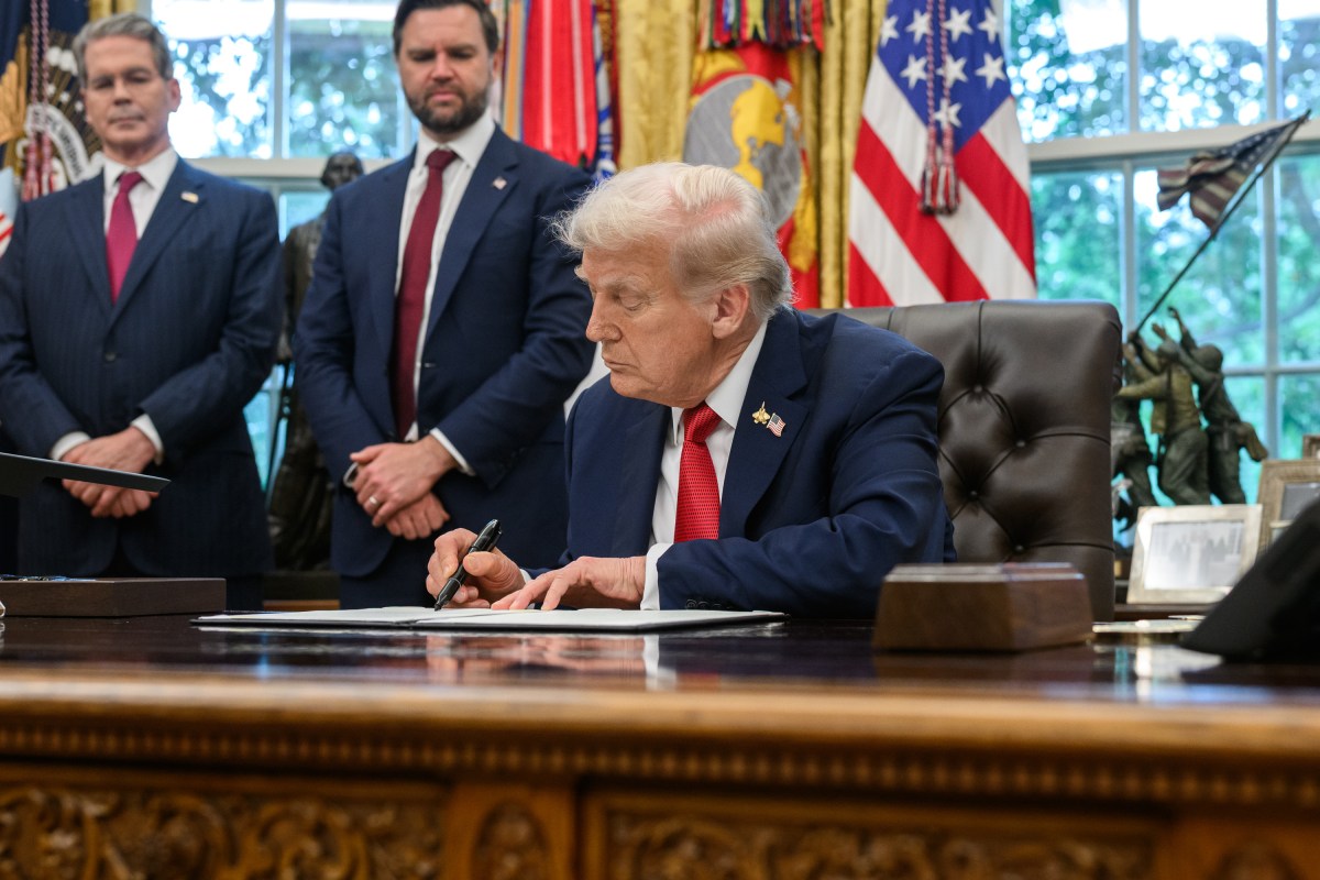 President Donald Trump signs proclamations and executive orders, Thursday, September 25, 2025, in the Oval Office. (Official White House Photo by Joyce N. Boghosian)
