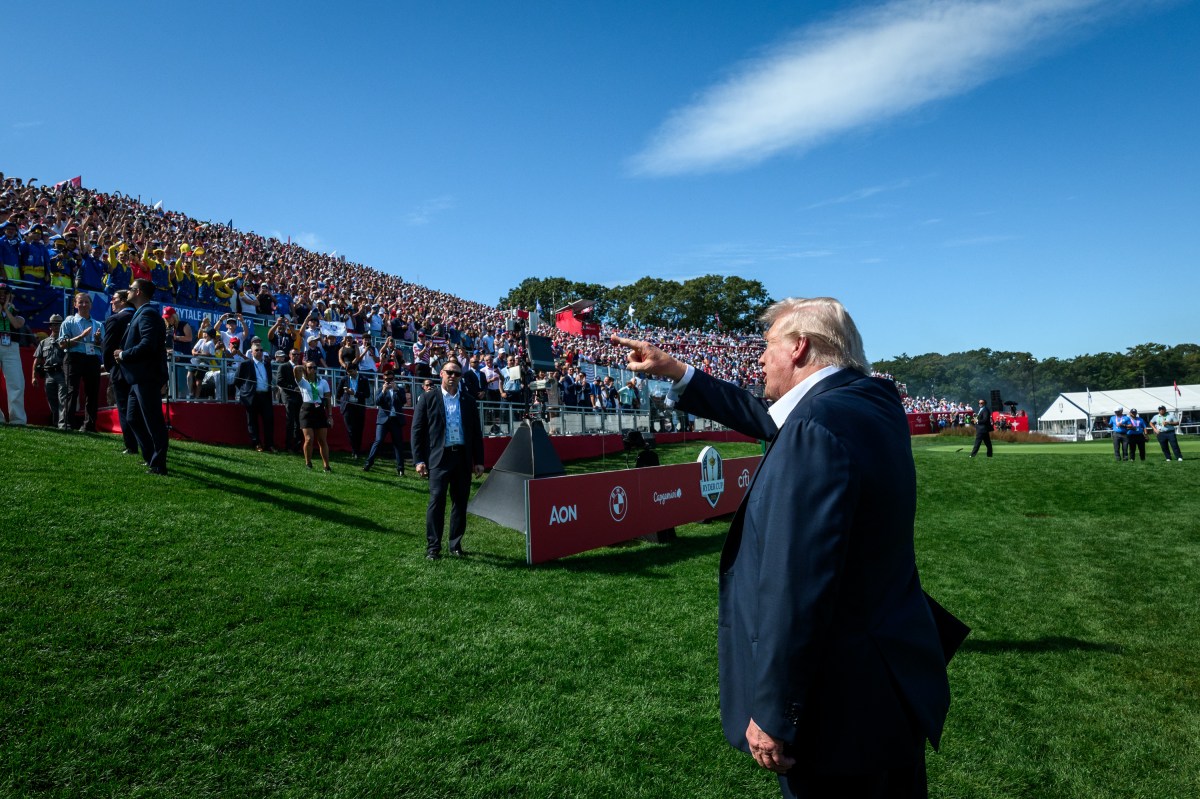 President Donald Trump greets Team U.S. players Bryson DeChambeau and Ben Griffin and waves to the crowds gathered at the first hole of the Ryder Cup Tournament at Bethpage Black Course, Friday, September 26, 2025, in Farmingdale, New York. (Official White House Photo by Joyce N. Boghosian)