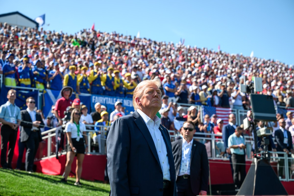 President Donald Trump greets Team U.S. players Bryson DeChambeau and Ben Griffin and waves to the crowds gathered at the first hole of the Ryder Cup Tournament at Bethpage Black Course, Friday, September 26, 2025, in Farmingdale, New York. (Official White House Photo by Joyce N. Boghosian)
