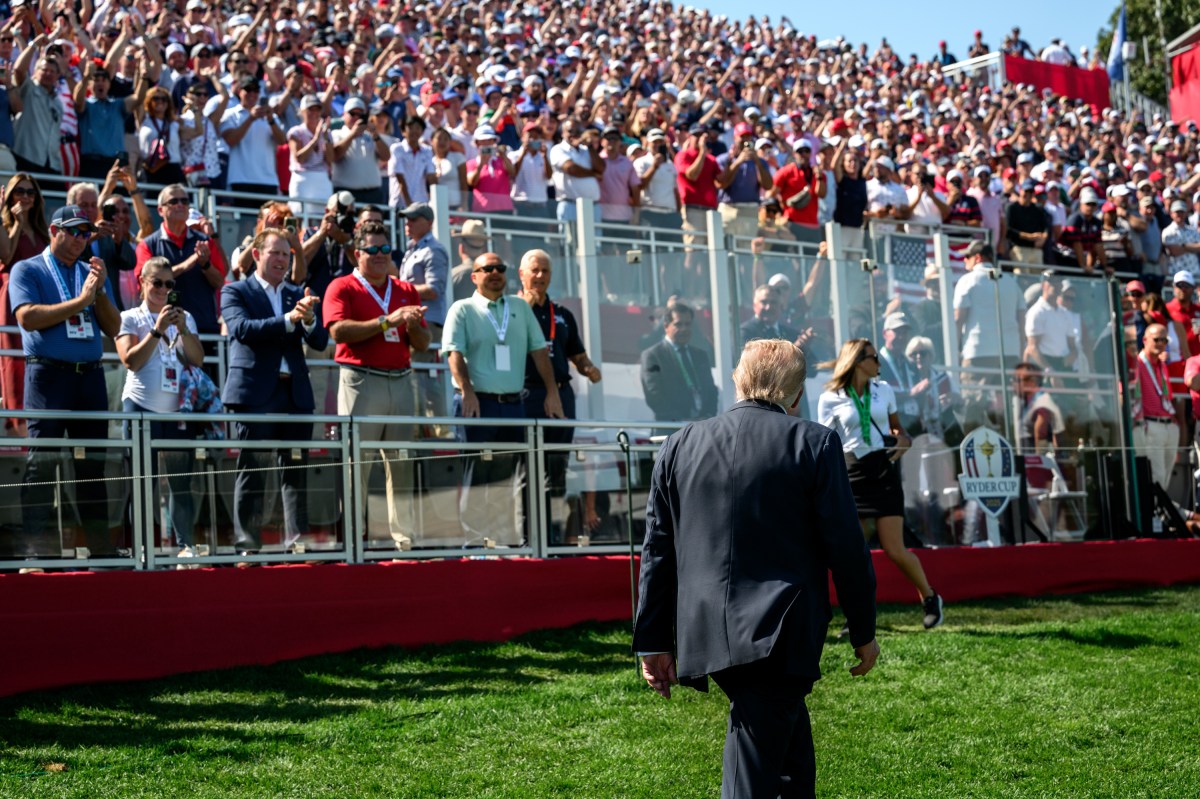 President Donald Trump greets Team U.S. players Bryson DeChambeau and Ben Griffin and waves to the crowds gathered at the first hole of the Ryder Cup Tournament at Bethpage Black Course, Friday, September 26, 2025, in Farmingdale, New York. (Official White House Photo by Joyce N. Boghosian)
