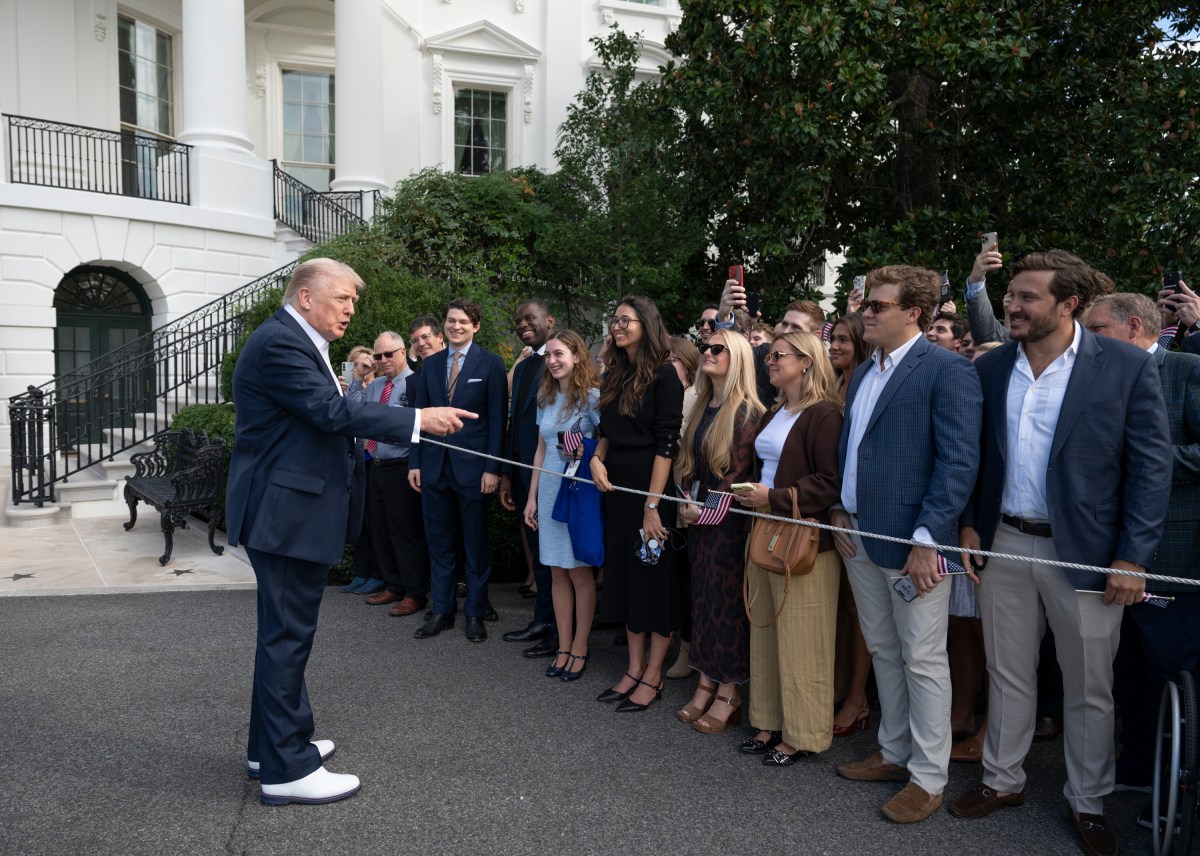 President Donald Trump speaks to staff before boarding Marine One on the South Lawn of the White House, Friday, September 26, 2025, en route Joint Base Andrews, Maryland. (Official White House Photo by Molly Riley)
