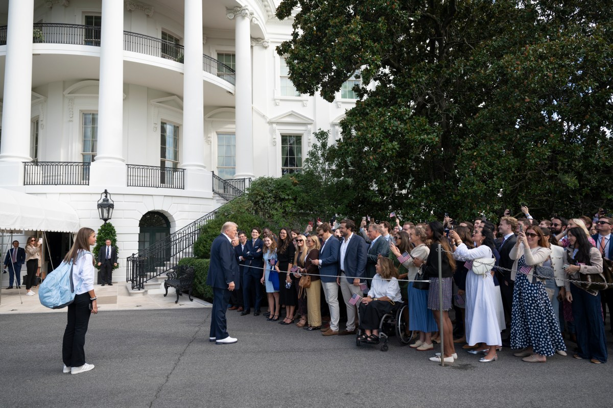 President Donald Trump speaks to staff before boarding Marine One on the South Lawn of the White House, Friday, September 26, 2025, en route Joint Base Andrews, Maryland. (Official White House Photo by Molly Riley)