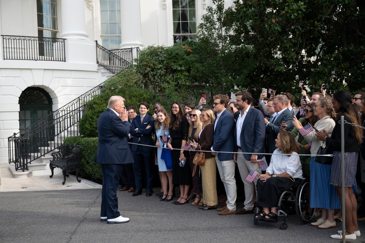 President Donald Trump speaks to staff before boarding Marine One on the South Lawn of the White House, Friday, September 26, 2025, en route Joint Base Andrews, Maryland. (Official White House Photo by Molly Riley)
