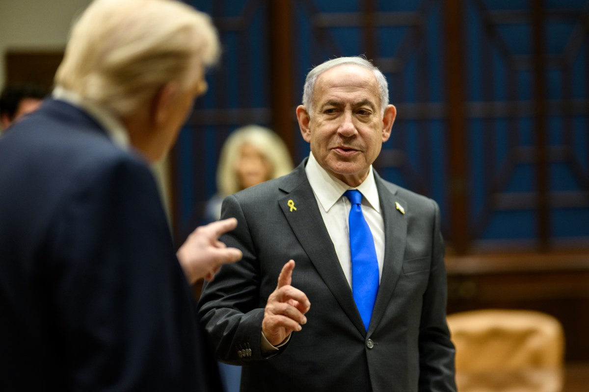 President Donald Trump and Israeli Prime Minister Benjamin Netanyahu talk in the Roosevelt Room of the White House, Monday, September 29, 2025, before a bilateral meeting. (Official White House Photo by Daniel Torok)
