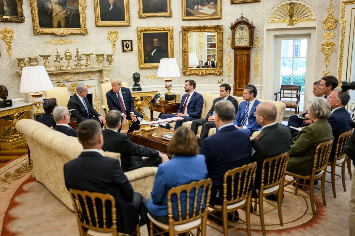 President Donald Trump holds a bilateral meeting with Israeli Prime Minister Benjamin Netanyahu in the Oval Office to discuss the U.S. peace plan for Gaza, Monday, September 29, 2025. (Official White House Photo by Daniel Torok)