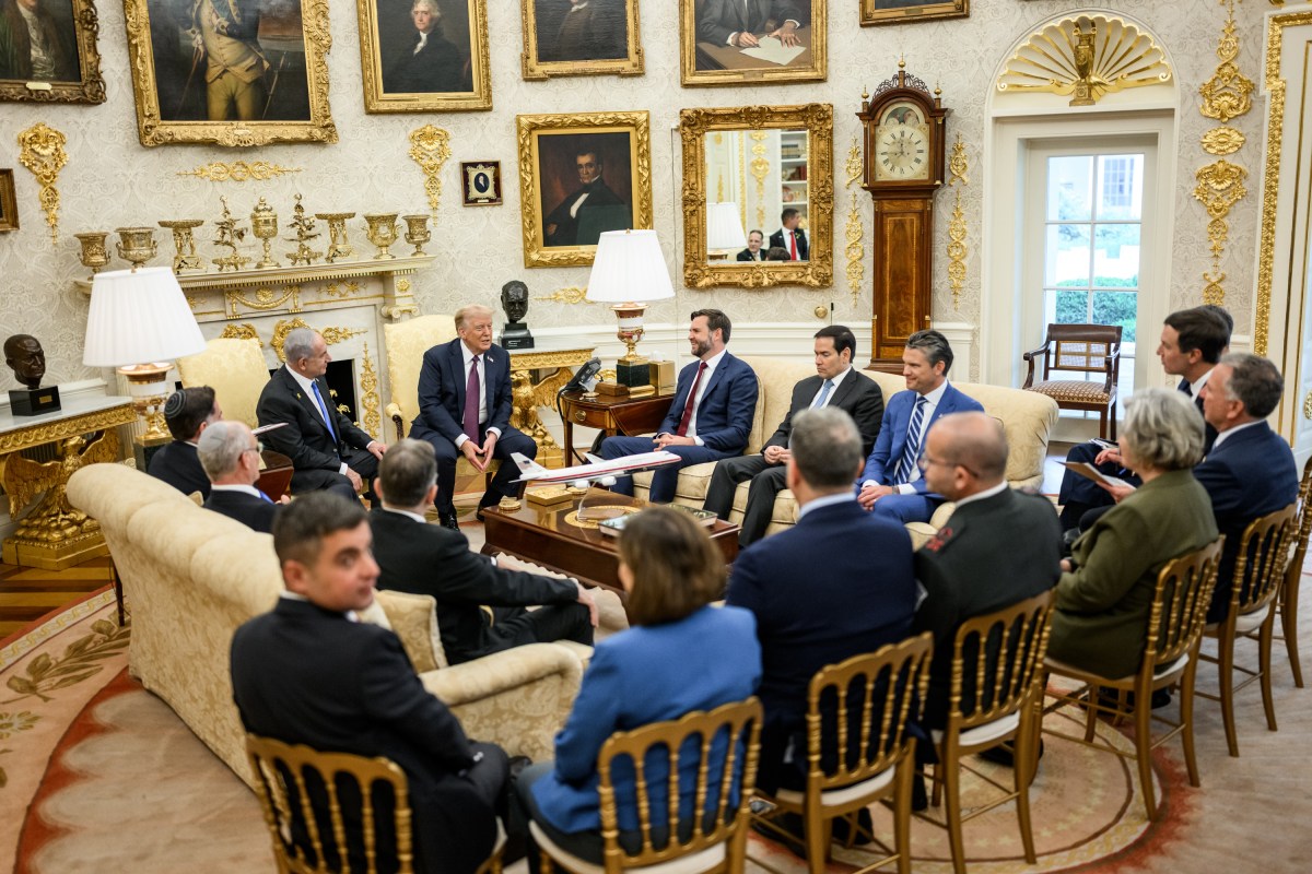 President Donald Trump holds a bilateral meeting with Israeli Prime Minister Benjamin Netanyahu in the Oval Office to discuss the U.S. peace plan for Gaza, Monday, September 29, 2025. (Official White House Photo by Daniel Torok)