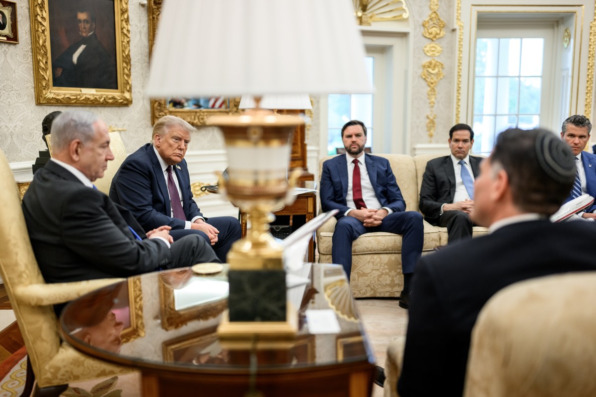 President Donald Trump holds a bilateral meeting with Israeli Prime Minister Benjamin Netanyahu in the Oval Office to discuss the U.S. peace plan for Gaza, Monday, September 29, 2025. (Official White House Photo by Daniel Torok)