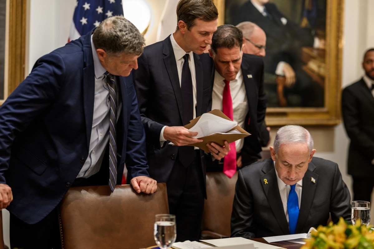 Israeli Prime Minister Benjamin Netanyahu reviews the U.S. peace plan for Gaza with Jared Kushner, Israeli Minister of Strategic Affairs Ron Dermer, and others during a bilateral luncheon with President Donald Trump, Monday, September 29, 2025, in the Cabinet Room. (Official White House Photo by Daniel Torok)