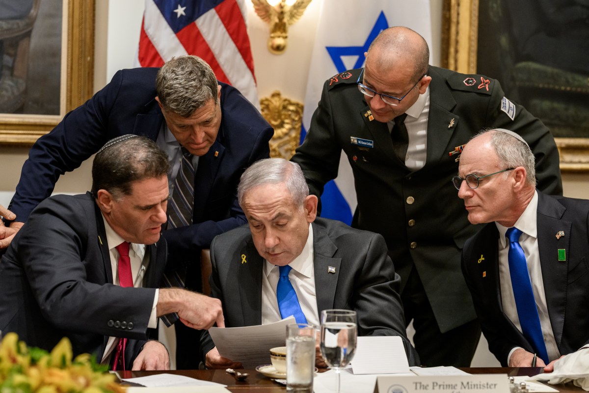Israeli Prime Minister Benjamin Netanyahu reviews the U.S. peace plan for Gaza with Israeli Minister of Strategic Affairs Ron Dermer and other members of the Israeli delegation during a bilateral luncheon with President Donald Trump, Monday, September 29, 2025, in the Cabinet Room. (Official White House Photo by Daniel Torok)
