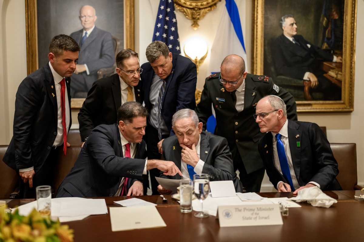 Israeli Prime Minister Benjamin Netanyahu reviews the U.S. peace plan for Gaza with Israeli Minister of Strategic Affairs Ron Dermer and other members of the Israeli delegation during a bilateral luncheon with President Donald Trump, Monday, September 29, 2025, in the Cabinet Room. (Official White House Photo by Daniel Torok)