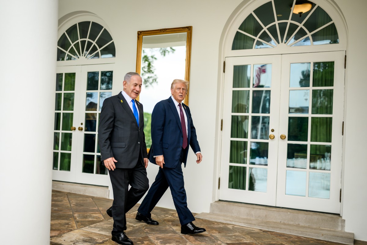 President Donald Trump walks along the West Colonnade with Israeli Prime Minister Benjamin Netanyahu, Monday, September 29, 2025, on their way to a joint press conference to announce the U.S. peace plan for Gaza. (Official White House Photo by Daniel Torok)