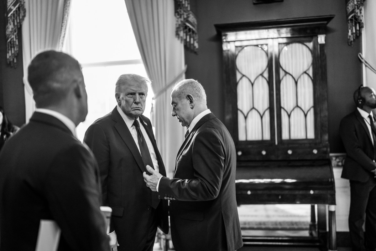 President Donald Trump speaks with Israeli Prime Minister Benjamin Netanyahu in the Red Room of the White House, Monday, September 29, 2025, before a joint press conference to announce the U.S. peace plan for Gaza. (Official White House Photo by Daniel Torok)
