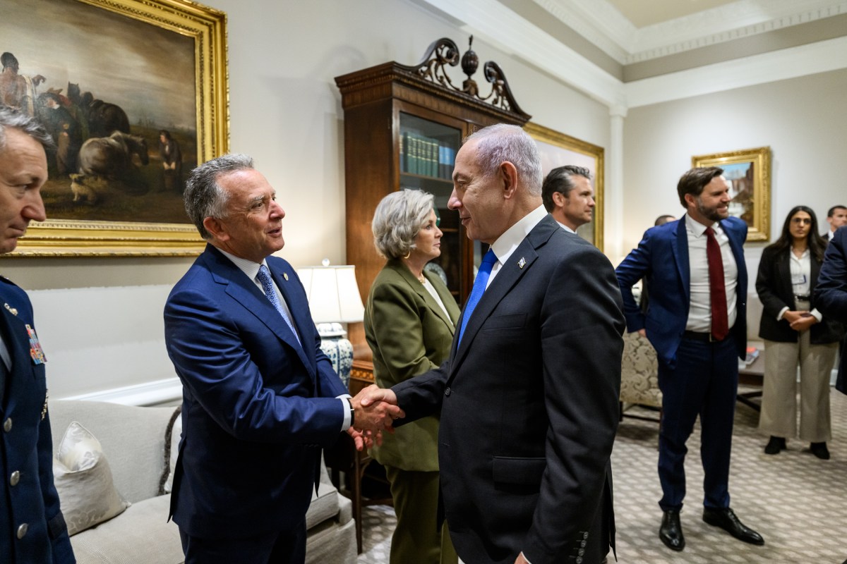 Israeli Prime Minister Benjamin Netanyahu speaks with Special Envoy Steve Witkoff while greeting the U.S. delegation in the West Wing Lobby of the White House, Monday, September 29, 2025, before a bilateral meeting with President Donald Trump. (Official White House Photo by Joyce N. Boghosian)