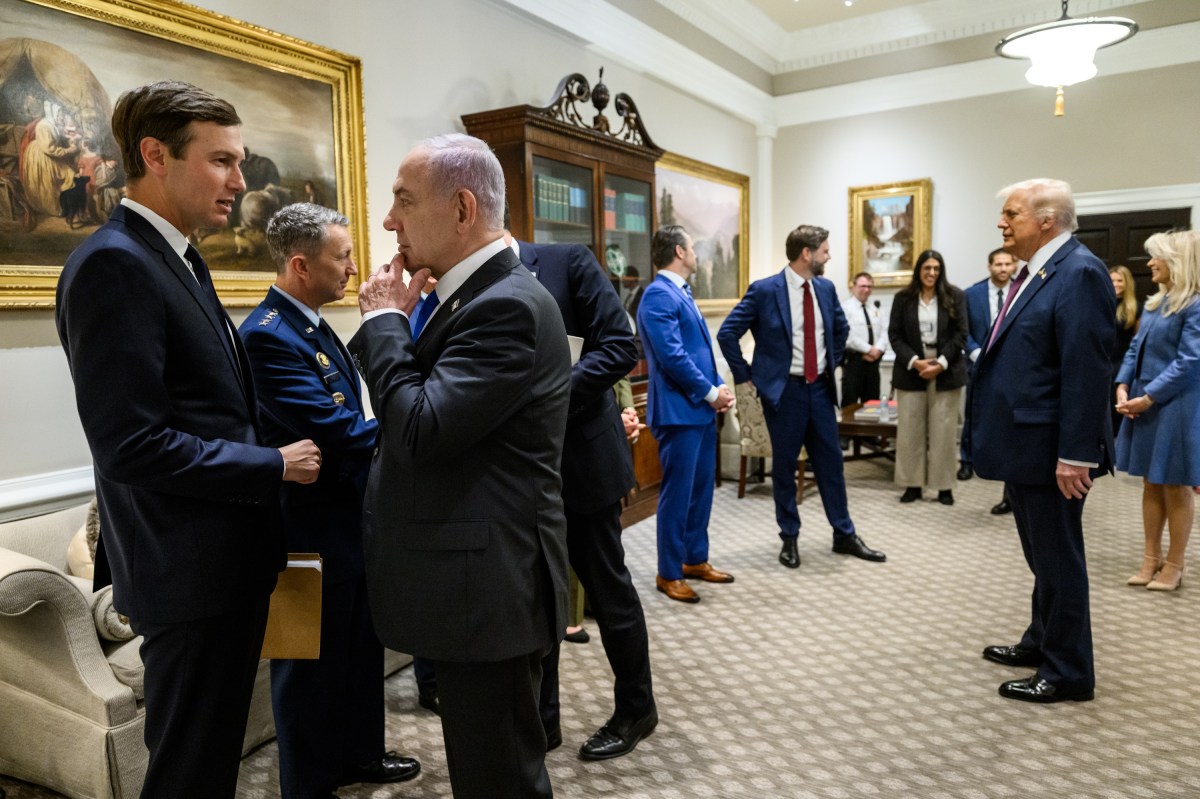 Israeli Prime Minister Benjamin Netanyahu speaks with Jared Kushner while greeting the U.S. delegation in the West Wing Lobby of the White House, Monday, September 29, 2025, before a bilateral meeting with President Donald Trump. (Official White House Photo by Joyce N. Boghosian)