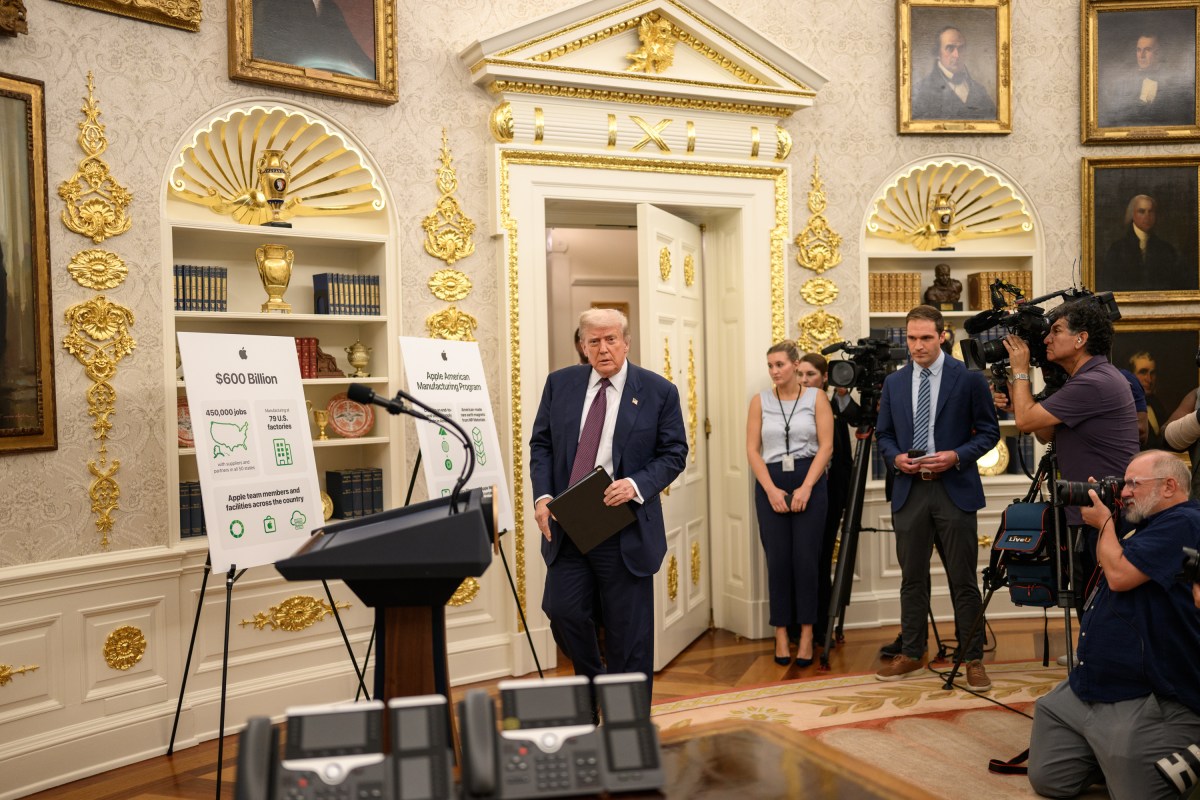 President Donald Trump arrives to the Oval Office alongside Apple CEO Tim Cook to announce a $100 billion investment in the U.S., Wednesday, August 6, 2025. (Official White House Photo by Daniel Torok)