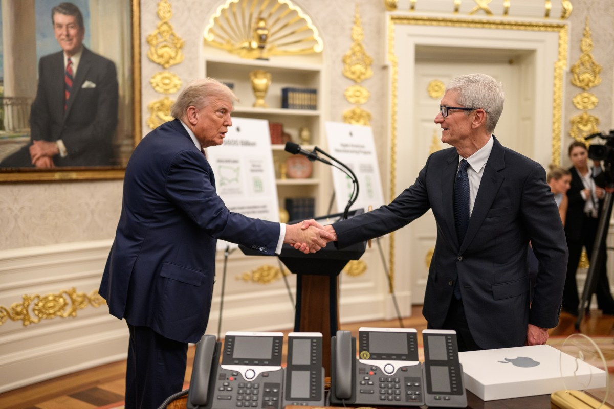President Donald Trump shakes hands with Apple CEO Tim Cook before announcing a $100 billion investment in the U.S., Wednesday, August 6, 2025, in the Oval Office. (Official White House Photo by Daniel Torok)