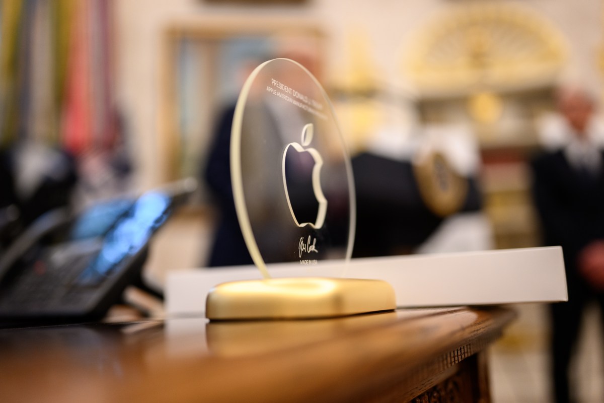 President Donald Trump delivers remarks alongside Apple CEO Tim Cook, announcing a $100 billion investment in the U.S., Wednesday, August 6, 2025, in the Oval Office. (Official White House Photo by Daniel Torok)